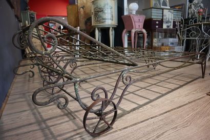 Paire de chaises longues ou bains de soleil...