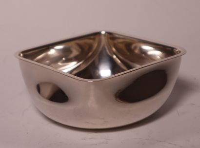 11 ERCUIS bowls in silver-plated metal. Height:...