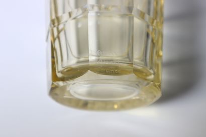 DAUM. Yellow crystal vase. Height: 20 cm