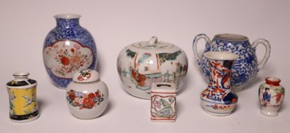 CHINA. Set of polychrome porcelain, including:...