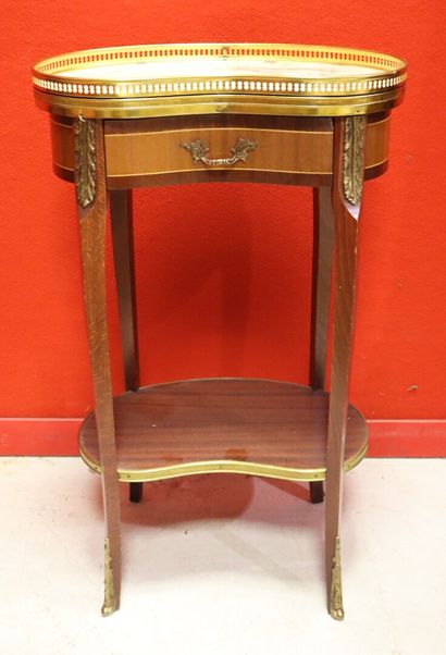 Set of small furniture: 2 kidney-shaped tables...