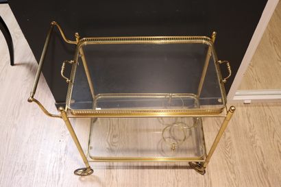 Desserte roulante en métal doré, et 2 plateaux...