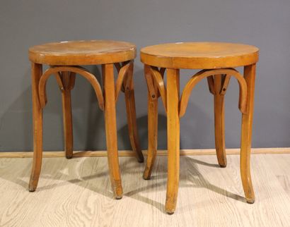 BAUMANN. Paire de tabourets en bois naturel,...
