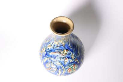 Vase gourde en terre cuite émaillée à décor...