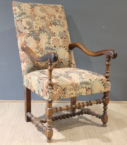 Armchair in natural wood. Louis XIV period...