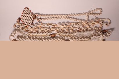 Set of 10 shell necklaces.