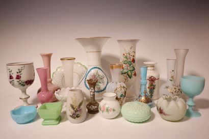 Set of glassware including opaline: Vases,...