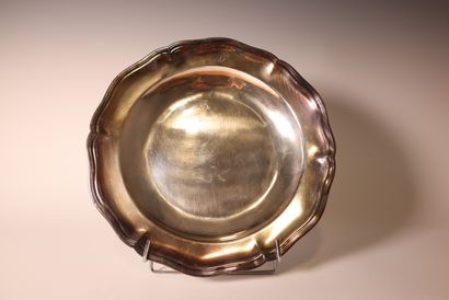 Round silver dish with contours. Lyon, 1755-56....