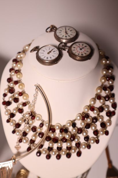 Costume jewelry set, including: 12 necklaces,...