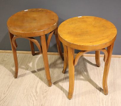 BAUMANN. Paire de tabourets en bois naturel,...