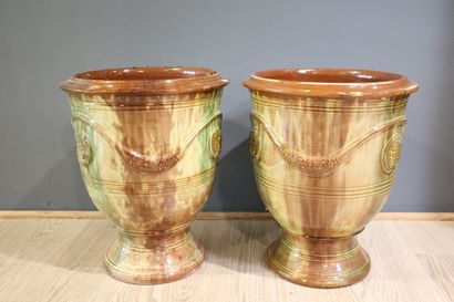 BOISSET à ANDUZE. Paire de cache-pots en...