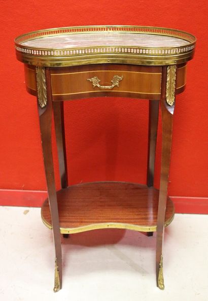 Set of small furniture: 2 kidney-shaped tables...