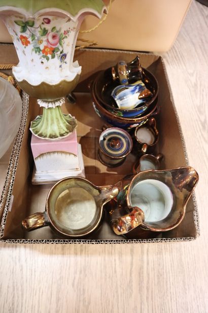 Set of 3 boxes, including: Porcelain lamps,...