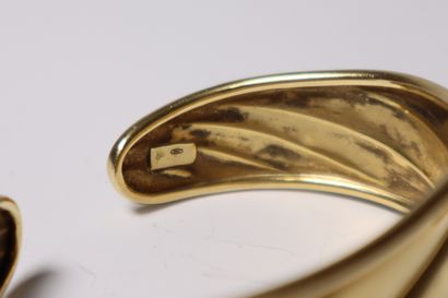 Gold ring and bracelet. 22.88 g