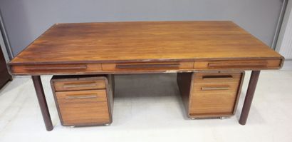 DYRLUND made in Denmark . Bureau en palissandre...
