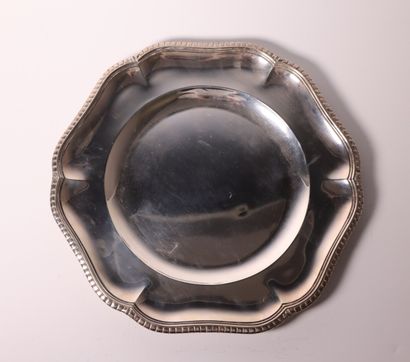 Silver dish, Minerve hallmark. Diam. 30 cm....