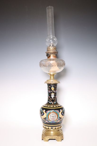 GIEN Lampe à pétrole en faïence Renaissance...