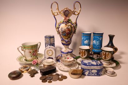 1 tray of trinkets: polychrome porcelain...