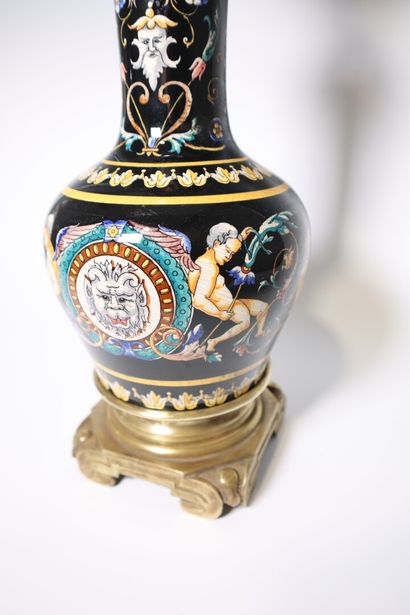 GIEN Lampe à pétrole en faïence Renaissance...