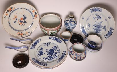 CHINA. 18th, 19th and 20th century porcelain...