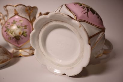 Ensemble de 3 pièces en porcelaine de Paris...