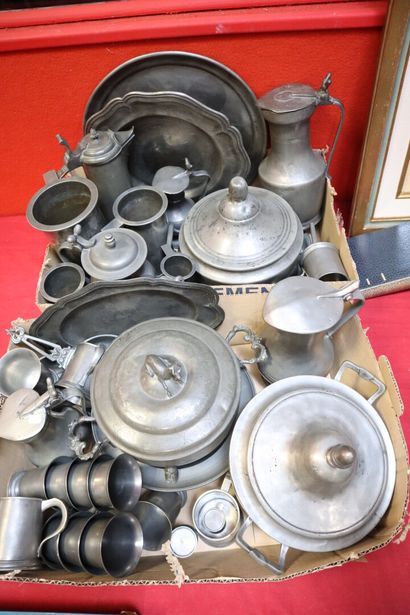 Set of pewter, including: Pourers, measures,...