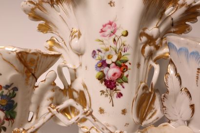 Set of porcelain wedding vases. (accidental...