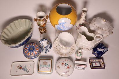 Set of porcelain trinkets, including: cups,...