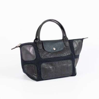 LONGCHAMP. Folding bag in felt and black...