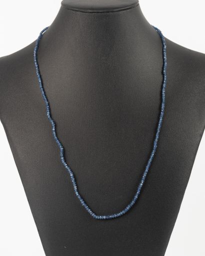Necklace with natural sapphires weighing...