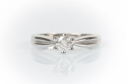 White gold solitaire set with a modern round...