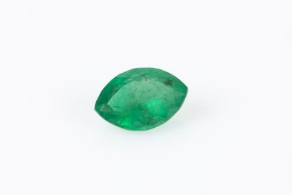 Emerald navette on paper with certificate:...