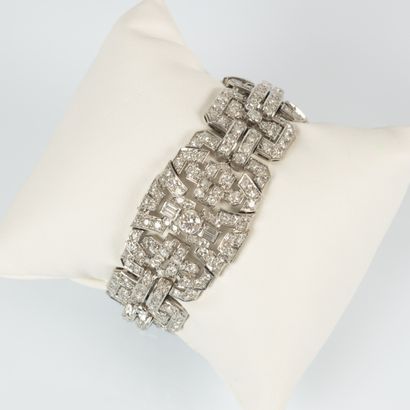 Articulated platinum bracelet composed of...