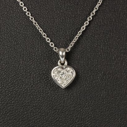 Heart pendant in white gold set with 8 G...