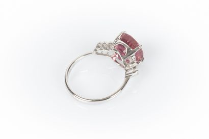 White gold ring set with a cushion-shaped...