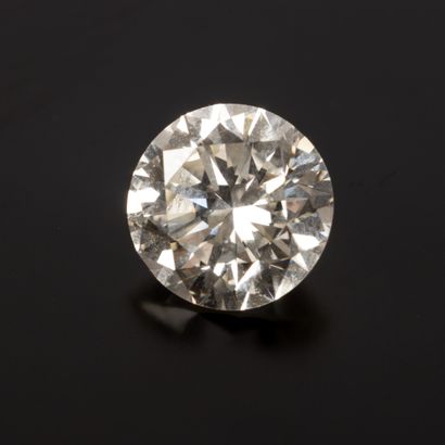 Platinum and white gold ring set with a round...