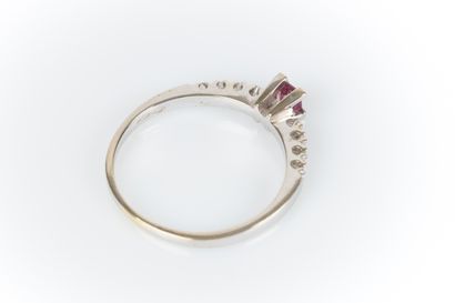 White gold ring set with a square-cut ruby...