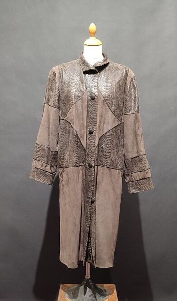 Philippe VALLEREUIL. Brown leather coat....