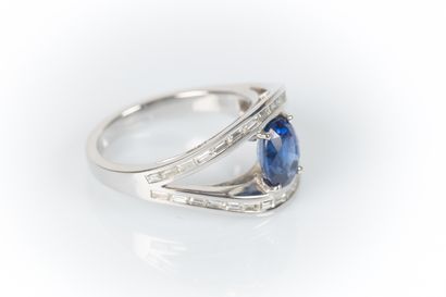 Bague or blanc double anneaux, sertie d'un...