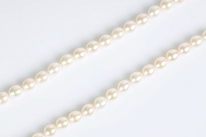 Olive-shaped natural cultured pearl necklace....
