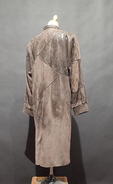 Philippe VALLEREUIL. Brown leather coat....