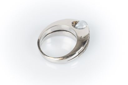 White gold 2-rings ring set with 32 modern-cut...