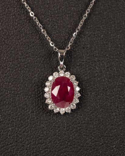 Pendentif et chaine or blanc, pendentif serti...