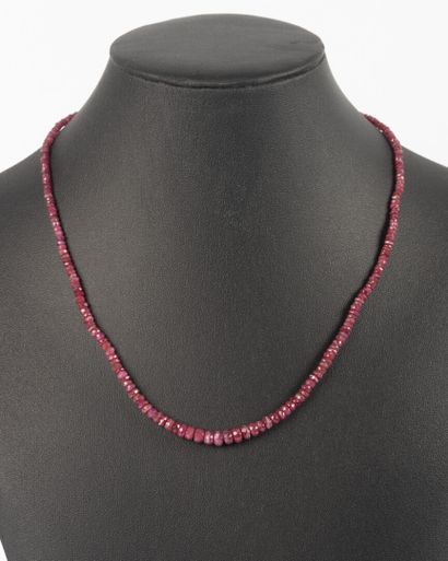 Necklace with rubies weighing 96.69 cts approx....