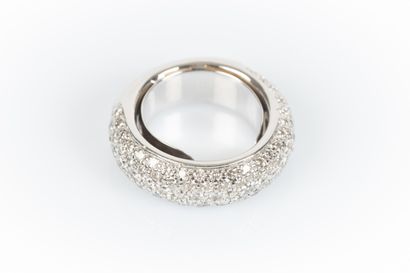 Band ring in white gold paved with round...