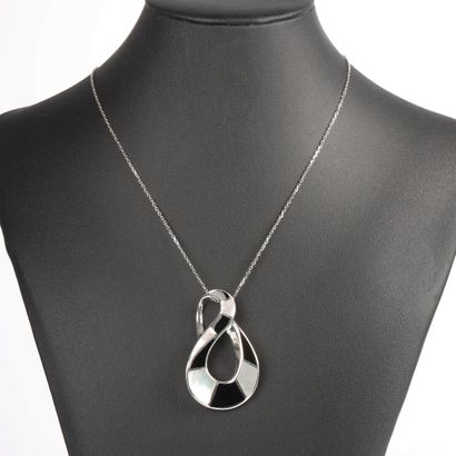 Solid silver pendant with a tendril of onyx...