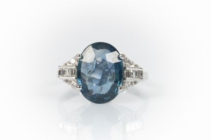 White gold ring set with a natural oval sapphire...