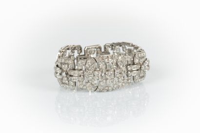 Articulated platinum bracelet composed of...