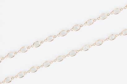 Sautoir in pink gold adorned with oval topaz....