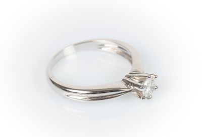 White gold solitaire set with a modern round...